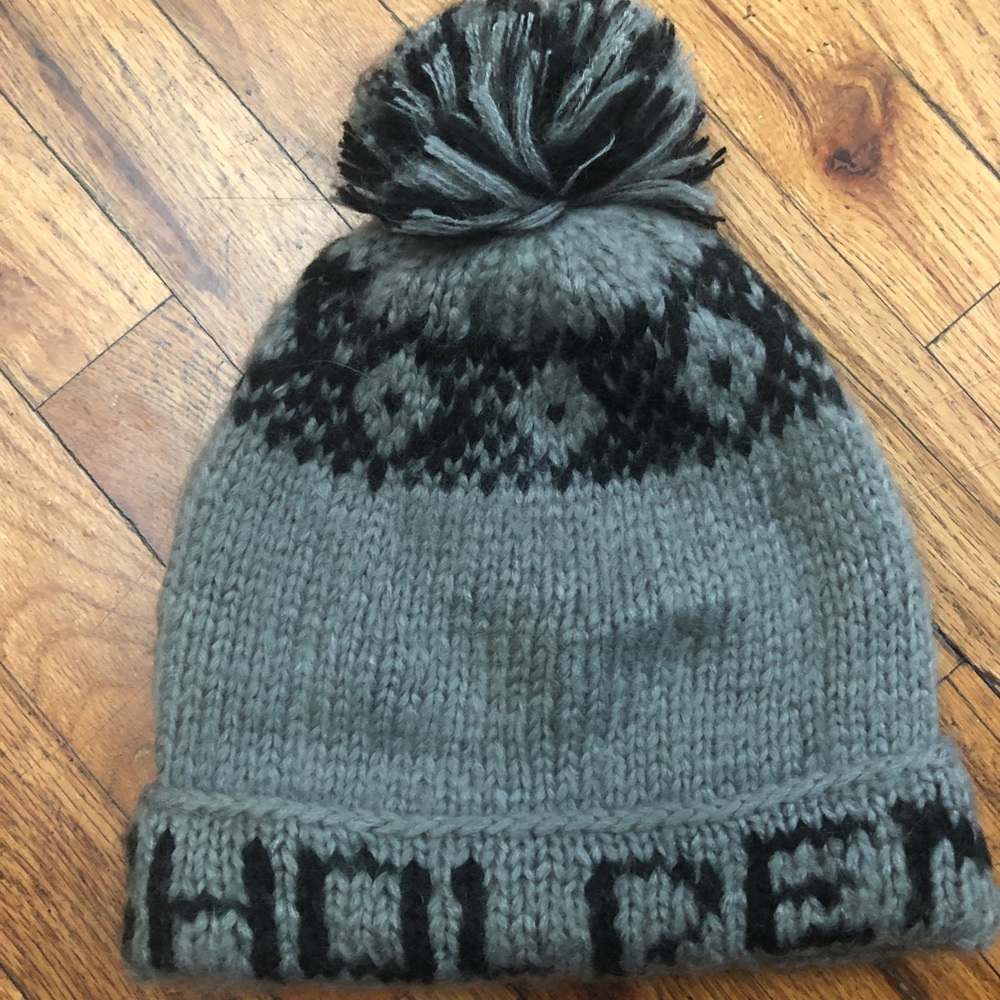 COPY - Beanie holden